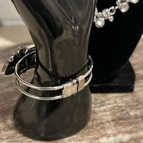 Jewelry Bundle of 3, Statement Bib, Cuff Bracelet & Sparkle Earrings New & Used - Picture 10 of 12